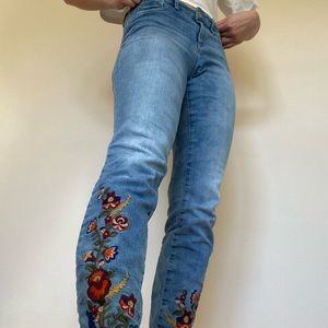 FLORAL EMBROIDERED SKINNY JEANS!!!